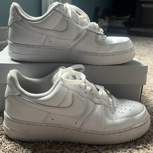 Men’s Nike Air Force 1 ‘07 Size 9 - Picture 3 of 7